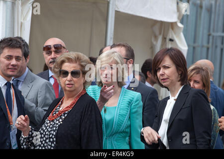 Palerme, Italie. 23 mai, 2015. Palermo est le 23e anniversaire du massacre de capaci. Stefania Giannini (centre), le ministre de l'éducation, de l'Italie, assiste à la commémoration en l'honneur du juge Giovanni Falcone, assassiné par la mafia en 1992. © Antonio Melita/Pacific Press/Alamy Live News Banque D'Images