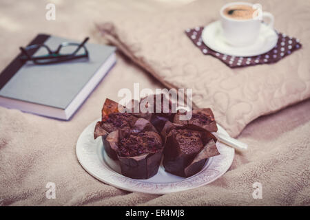 Le temps de vous détendre avec sweet muffins, café et réservez. Debica, Pologne Banque D'Images