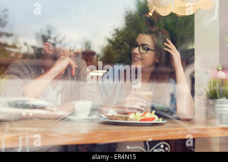 Jeune couple sur une date au restaurant. Cracovie, Pologne Banque D'Images