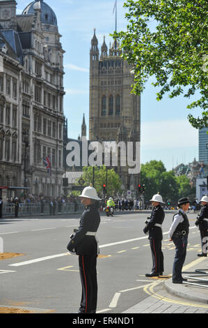 Whitehall, Londres, Royaume-Uni. 27 mai 2015. La reine assiste à l'état de l'ouverture du Parlement en 2015. Crédit : Matthieu Chattle/Alamy Live News