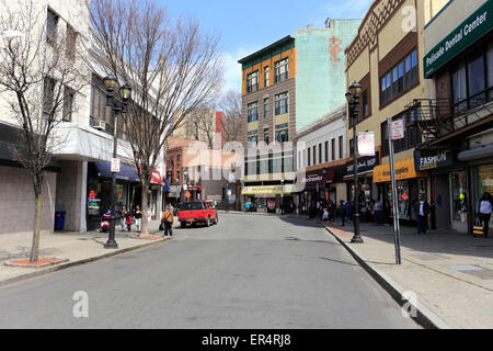 Broadway Nord près de Getty Square Yonkers New York Banque D'Images