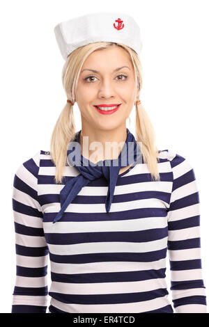 Studio shot vertical d'un marin Femmes portant une chemise bleu et blanc à rayures et un chapeau de marin Banque D'Images