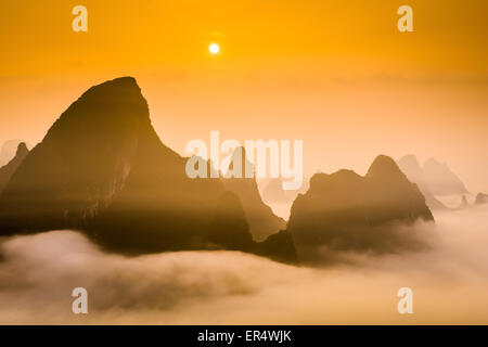 Montagnes karstiques de Guilin, Chine. Banque D'Images