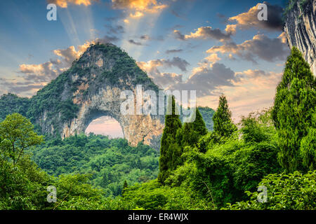 Moon Hill, Yangshuo, Chine. Banque D'Images