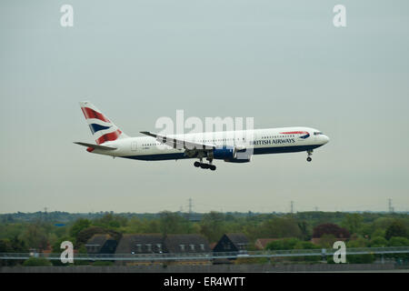 Brithish Airways Aéroport Manchester UK. G-BNWT B763 L'arrivée Banque D'Images