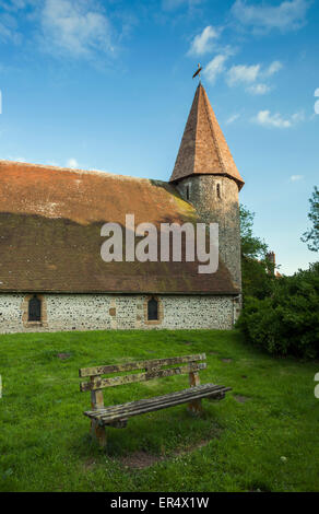 Soirée de printemps à Piddinghoe l'église du village dans l'East Sussex, Angleterre. Banque D'Images