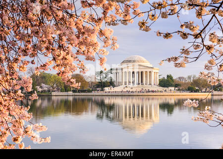 Washington, DC au Tidal Basin et Jefferson Memorial au printemps. Banque D'Images