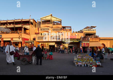 Jeema el fna Marrakech - place du marché au crépuscule Banque D'Images