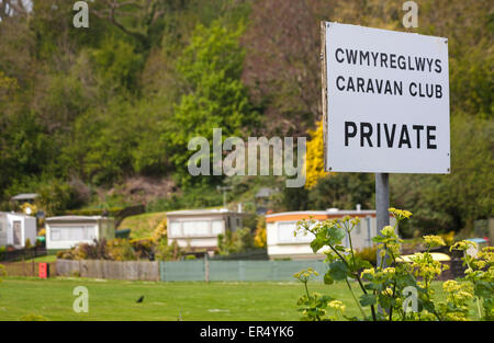 Cwmyreglwys Caravan Club au MCG YR Eglwys, parc national de la côte de Pembrokeshire, pays de Galles, Royaume-Uni en mai Banque D'Images