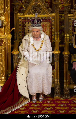 L'état d'ouverture du Parlement 2015 assisté par la Reine Elizabeth, le Prince Philip, le Prince Charles et Camilla, Duchesse de Cornouailles Banque D'Images