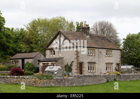 Maison en pierre dans le village de Peak District par Middleton Youlgrave Banque D'Images