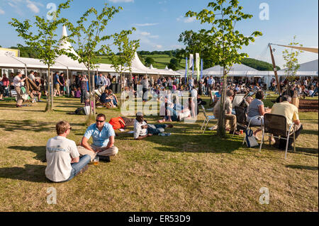 Un bel après-midi au Festival de littérature et des arts de Hay, Hay-on-Wye, Powys, Royaume-Uni Banque D'Images