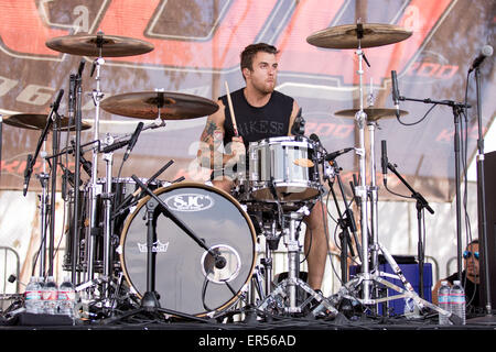 Irvine, Californie, USA. 16 mai, 2015. Le batteur RIAN DAWSON de tous les temps faibles exécute vivent pendant la Fiesta KROQ Weenie Roast Y à Irvine Meadows Amphitheater à Irvine, Californie © Daniel DeSlover/ZUMA/Alamy Fil Live News Banque D'Images