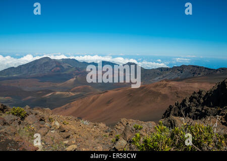 Vue sur le cratère de Haleakala sur l'île hawaïenne de Maui. Banque D'Images