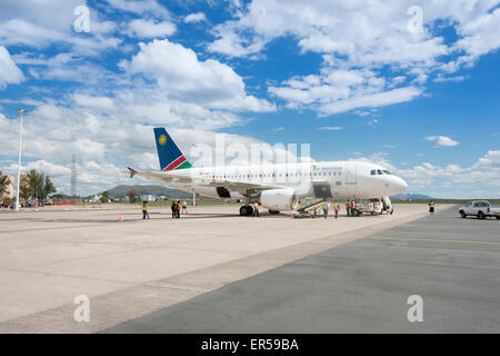 La Namibie de l'air Airbus A319 sur le tarmac de l'Aéroport International Hosea Kutako de Windhoek, Khomas Windhuk (), Région, République de Namibie Banque D'Images
