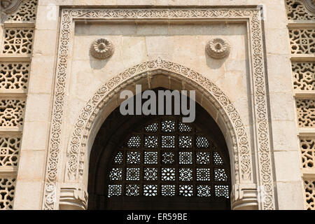 L'Inde, Mumbai (Bombay). Détail de l'monument monument porte de l'Inde. Banque D'Images