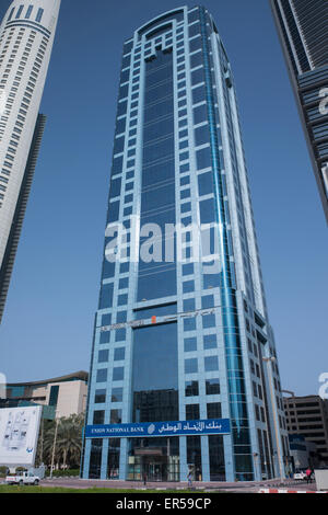 Emirats Arabes Unis, Dubaï. Downtown Dubai skyline moderne. Tour du monde de l'API & Union National Bank building. Banque D'Images