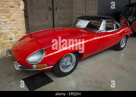 BERLIN - 10 MAI 2015 : voiture sport britannique Jaguar E-Type (Jaguar XK-E). 28e Journée Oldtimer Berlin-brandebourg Banque D'Images