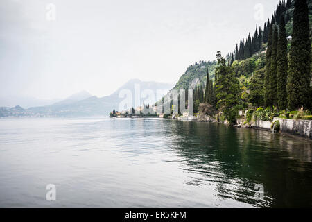 Les jardins de Villa Monastero, Varenna, Lac de Côme, Lago di Como, province de Lecco, Lombardie, Italie Banque D'Images