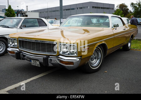 BERLIN - 10 MAI 2015 : berline Dodge Polara Custom (quatrième génération). 28e Journée Oldtimer Berlin-brandebourg Banque D'Images