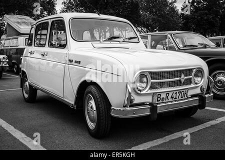 BERLIN - 10 MAI 2015 : l'économie de voiture Renault 4. Noir et blanc. La 28e Journée Oldtimer Berlin-brandebourg Banque D'Images