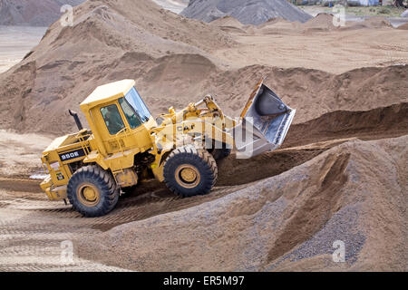 Une chenille 'cat' 950E Earth Mover charrues dans un tas de terre sur un site de construction dans le centre de l'oregon Banque D'Images