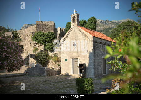 Et l'église forteresse de Stari Bar, vieille ville de Bar, la côte Adriatique, au Monténégro, pays des Balkans occidentaux, Europe Banque D'Images