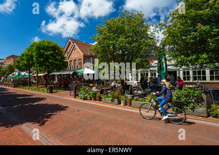 Cafés et restaurants de rue Barkhausen, Berlin, l'île de Langeoog, Mer du Nord, îles de la Frise orientale, Frise orientale, de la Basse-Saxe Banque D'Images