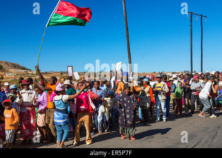 Procession traditionnelle pour les parents décédés près d'Antananarivo, capitale du peuple Merina, Madagascar, Afrique Banque D'Images