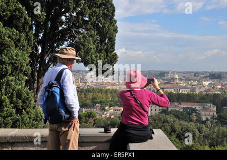 Vue depuis le mont Gianicolo, vue en direction de Rome, Italie Banque D'Images