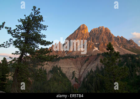 Sass Putia Peitlerkofel vu de Wurzjoch au coucher du soleil, Val di Funes, cols alpins, le Tyrol du Sud, Haut Adige, Italie Banque D'Images