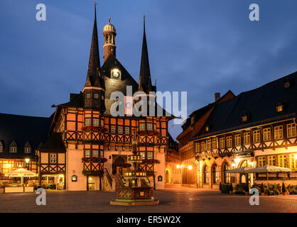 Nuit à l'hôtel de ville de Wernigerode, Harz, Saxe-Anhalt, Allemagne, Europe Banque D'Images