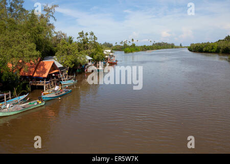 Bateaux de pêche de Bang Saphan, Prachuap Khiri Khan, Thaïlande, Asie Province Banque D'Images