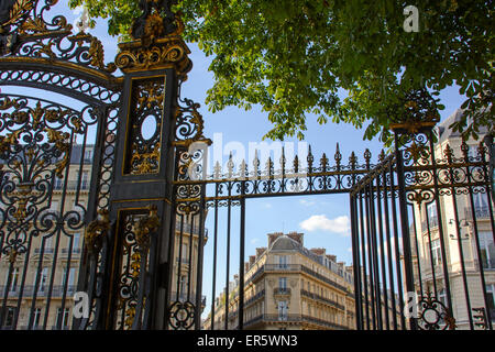 Maisons près de Parc Monceau, Paris, France, Europe Banque D'Images