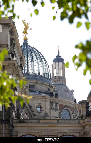 Coupoles de l'Académie des beaux-arts et Frauenkirche, Dresde, Saxe, Allemagne Banque D'Images