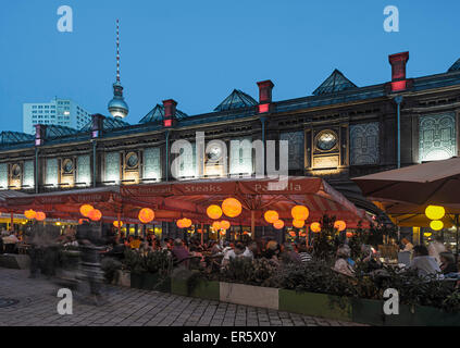 Hackescher Markt en été, aimant touristique avec des cafés et restaurants, Berlin, Allemagne Banque D'Images