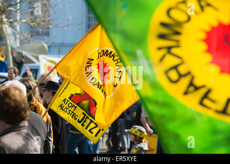 Manifestation contre l'énergie nucléaire en face de la centrale nucléaire de Fessenheim, Fessenheim, Alsace, France Banque D'Images