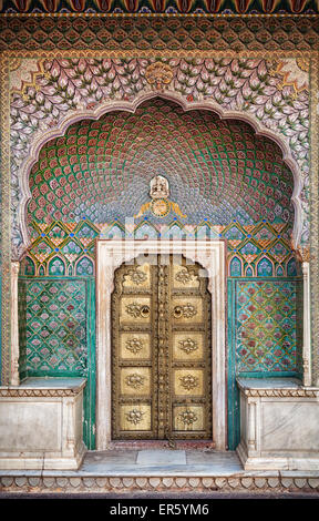 Rose gate porte, dans les palais de la ville de Jaipur, Rajasthan, Inde Banque D'Images