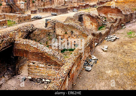 Ruines du ludus magnus (la grande école de formation de gladiateurs), Rome, Italie Banque D'Images