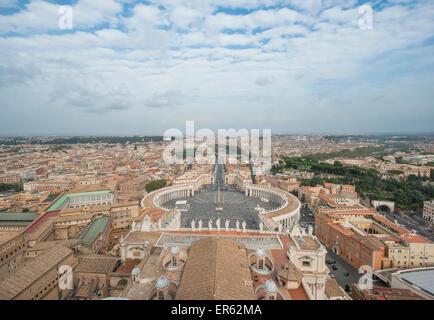 Vue depuis le dôme de la Basilique St Pierre, San Pietro à la place Saint Pierre et la Via della Conciliazione, Vatican, Vatican, Rome Banque D'Images