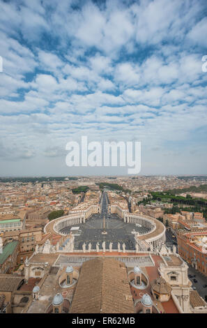 Vue depuis le dôme de la Basilique St Pierre, San Pietro à la place Saint Pierre et la Via della Conciliazione, Vatican, Vatican, Rome Banque D'Images