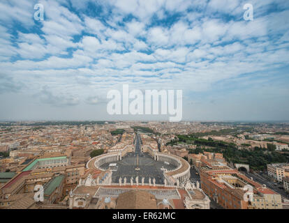 Vue depuis le dôme de la Basilique St Pierre, San Pietro à la place Saint Pierre et la Via della Conciliazione, Vatican, Vatican, Rome Banque D'Images