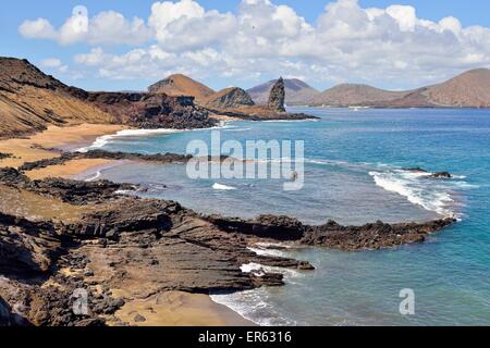 Côte de lave avec Pinnacle Rock, Bartolome Island Galapagos, Province, îles Galapagos, Equateur Banque D'Images