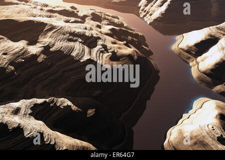 Vue aérienne d'un Canyon avec une faille naturelle du lac du bassin de drainage d'art 3D Banque D'Images