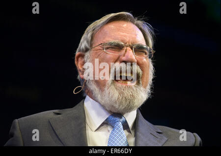 Le rabbin Jonathan Sacks parler sur scène à Hay Festival 2015 Banque D'Images