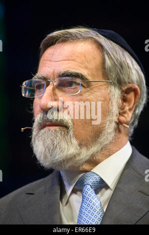 Le rabbin Jonathan Sacks parler sur scène à Hay Festival 2015 Banque D'Images