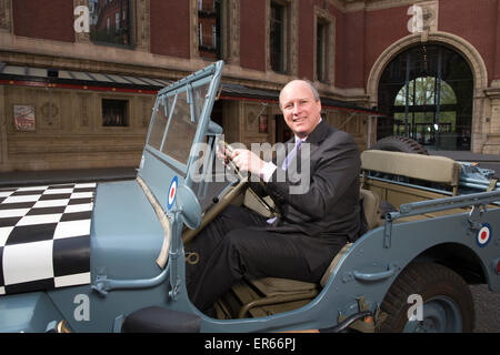 Randolph Churchill photographié à l'extérieur du Royal Albert Hall, arrière-petit-fils de feu Sir Winston Churchill. Banque D'Images