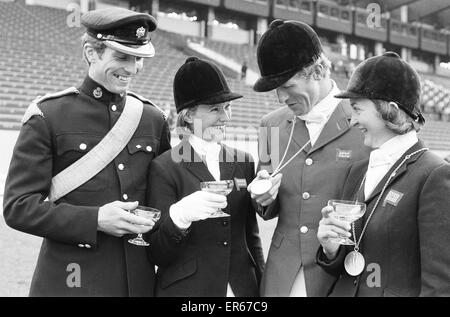 Concours complet d'équitation à la Munch Jeux Olympiques, vendredi 1er septembre 1972. Richard Meade, en remportant la médaille d'or individuelle aux Jeux Olympiques de l'adepte, également sur la photo, le capitaine Mark Phillips. Banque D'Images