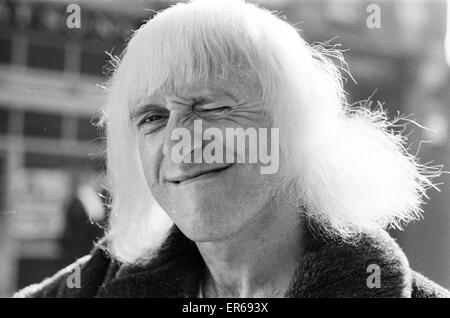 "Une journée dans la vie de Jimmy Saville' par Mike Hellicar. 7 octobre 1971. Banque D'Images