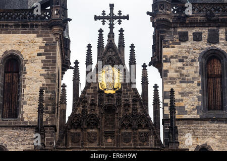 L'église gothique de la Mère de Dieu en face de Tyn à la place de la Vieille Ville à Prague Banque D'Images